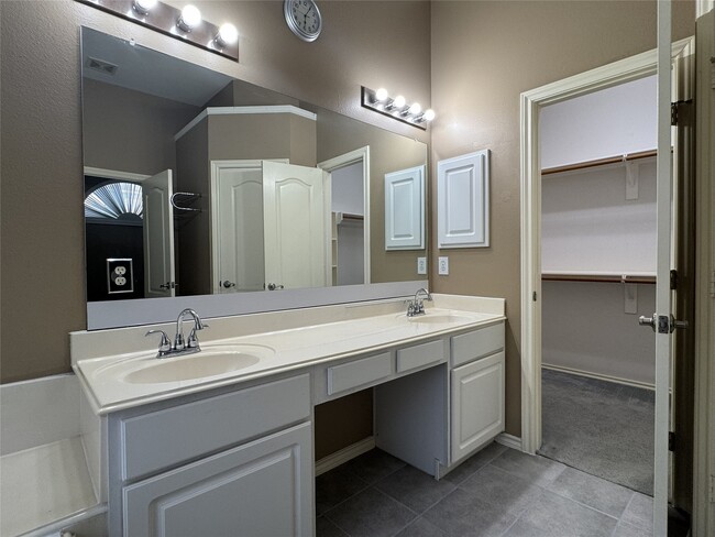 Building Photo - 9903 Edgewood Manor Ct