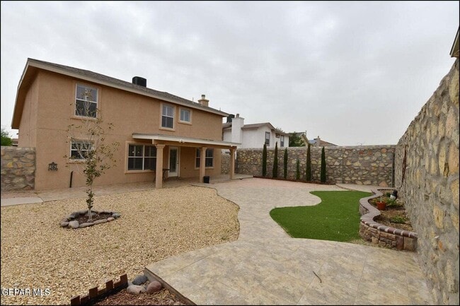 Building Photo - 12157 St Lucia Dr