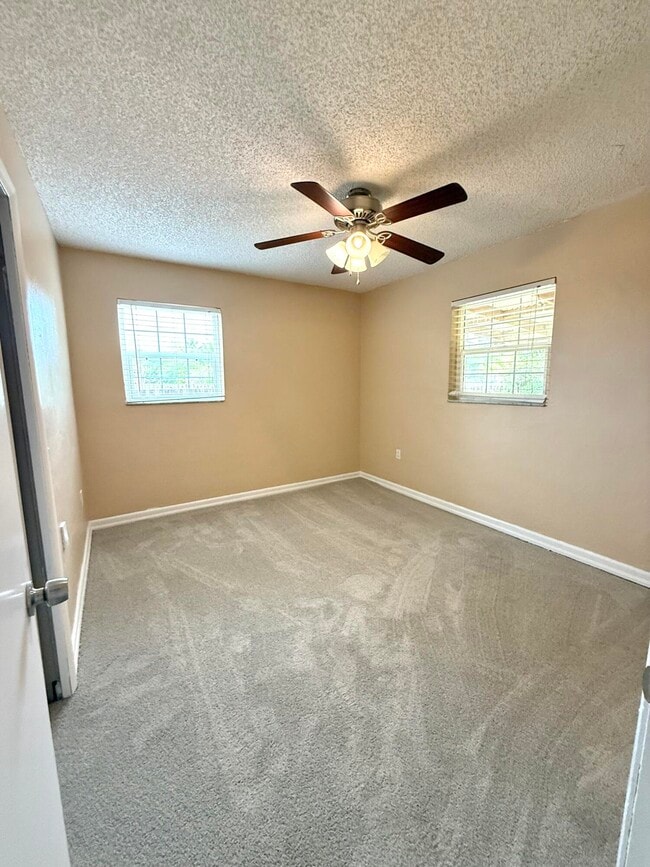 Building Photo - 6745 Venetian Dr