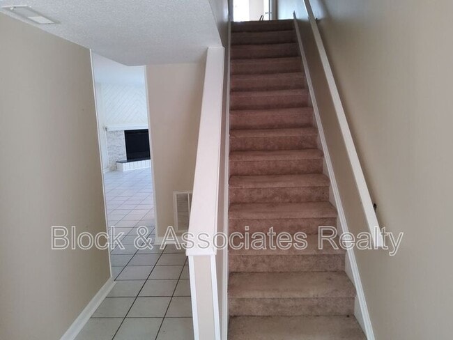 Building Photo - 185 Forest View Dr