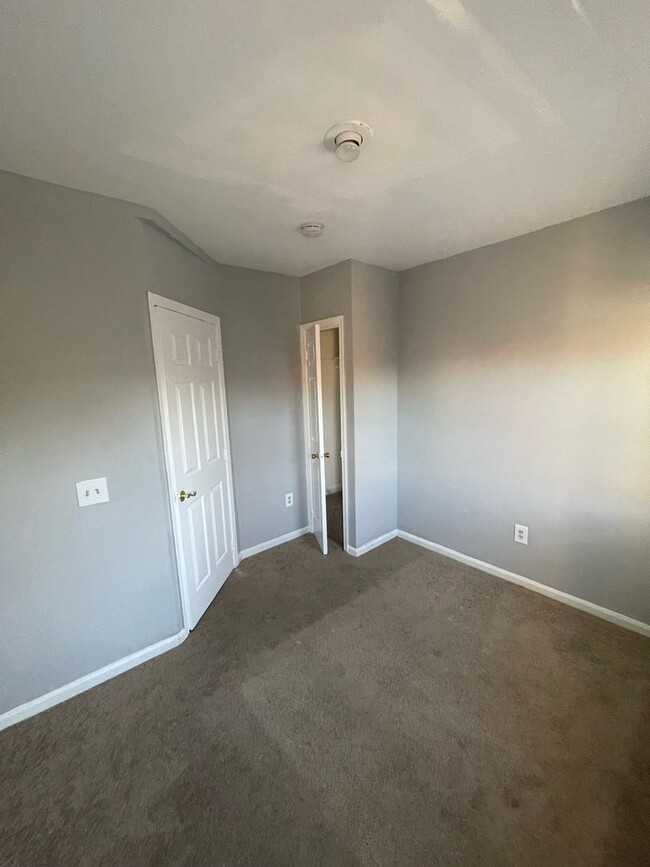 Building Photo - Recently renovated two bedroom one and a h...