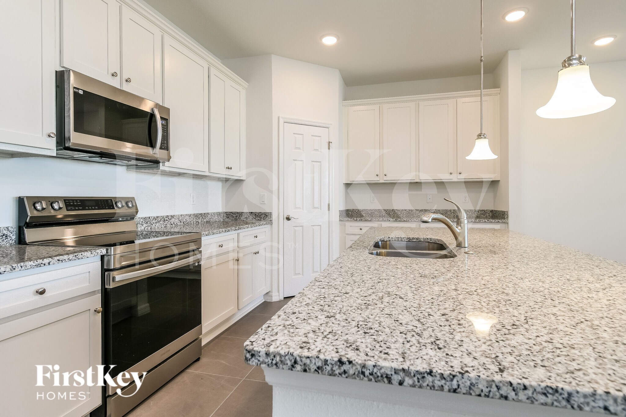 Building Photo - 1240 Spokane Pt