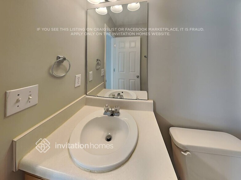 Building Photo - 1009 Fort Clapsop Ct