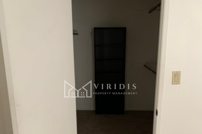 Building Photo - 1001 Mohawk St