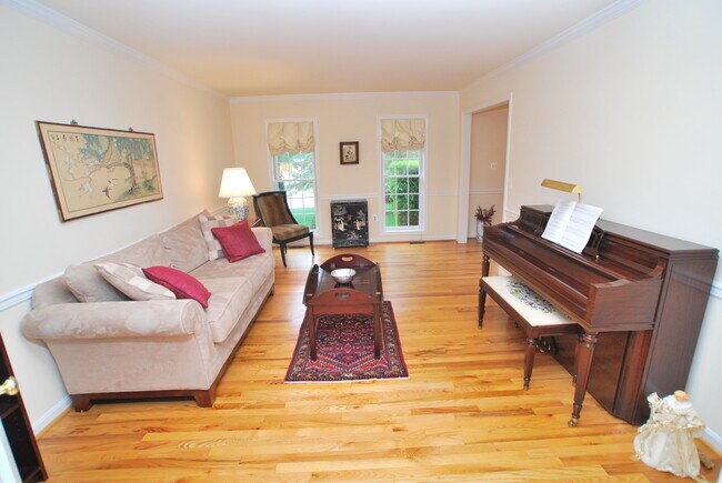 Building Photo - 15216 Falconbridge Terrace
