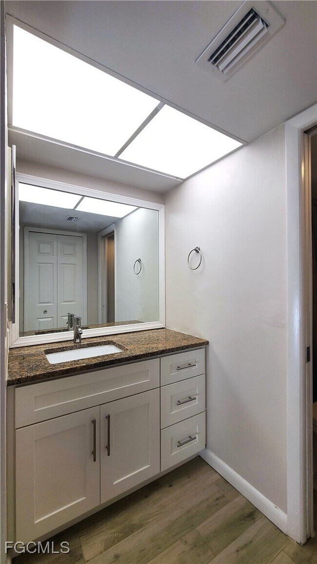 Building Photo - 930 SW 47th Terrace