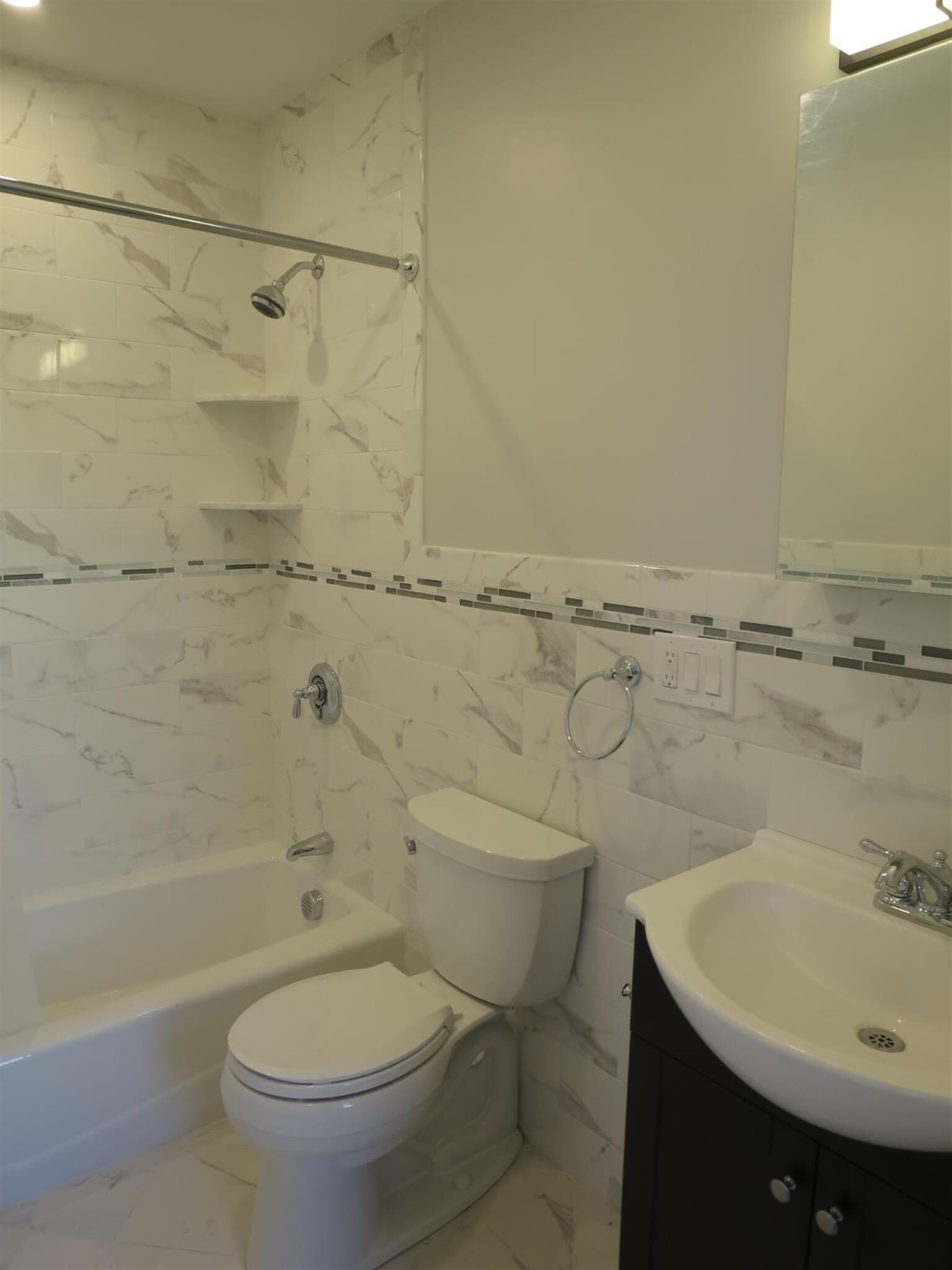 Building Photo - 136 Inman St