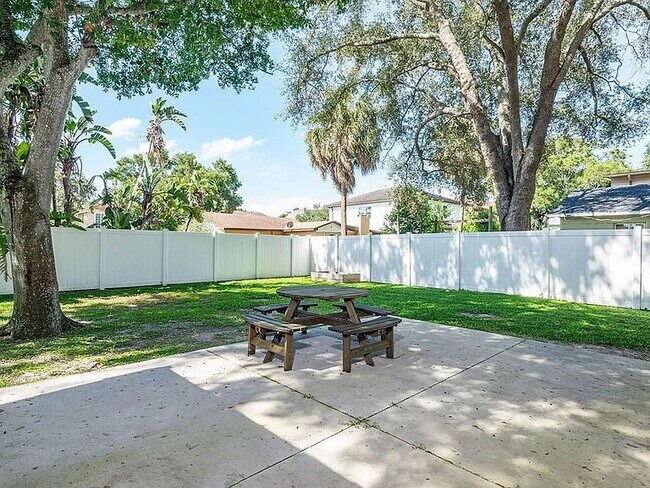 Building Photo - Beautiful Virginia Park Home | Huge Backyard + Pet Friendly
