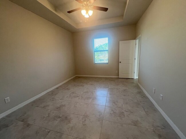 Building Photo - For Rent: Beautiful 4-Bedroom, 2-Bathroom ...