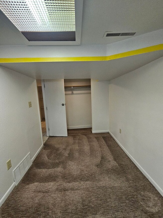 Building Photo - r1319LBP