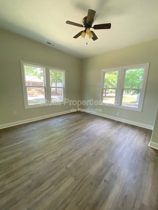 Building Photo - 602 E Mobile St