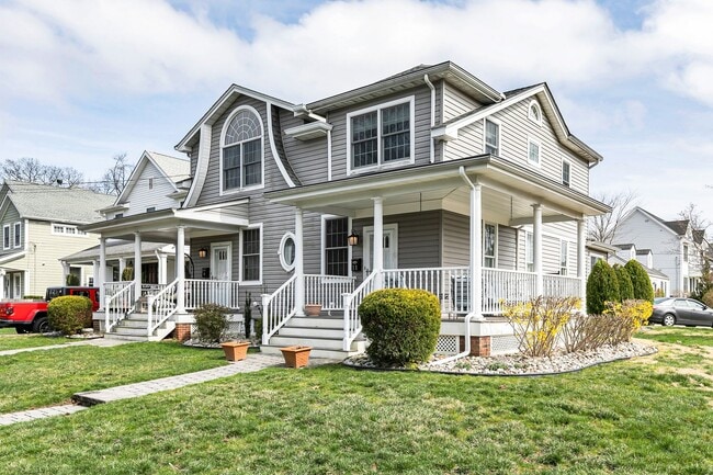 Building Photo - 11 Lakeside Ave