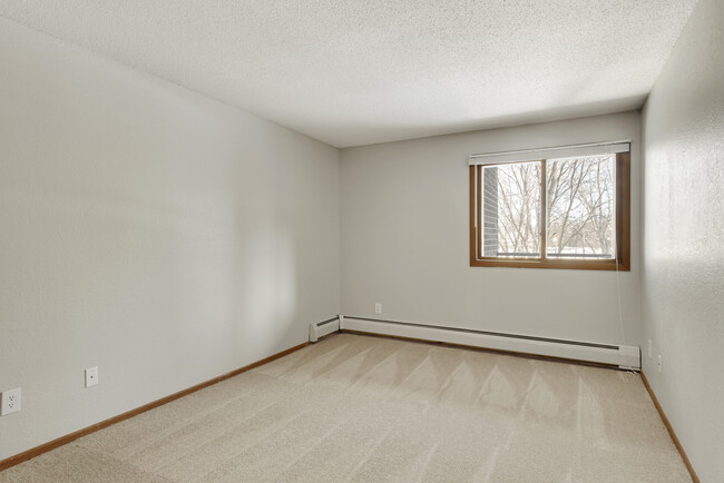 Building Photo - Summer Creek Apartments