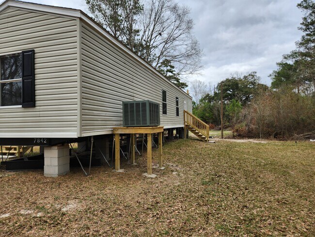 Building Photo - 19066 Taylor Rd