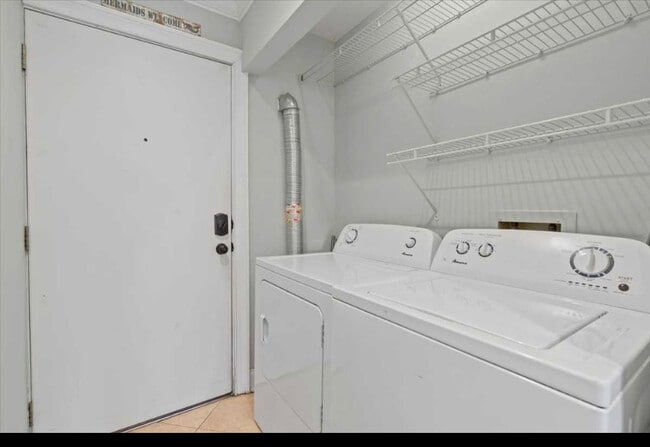 Building Photo - 700 W Pope Rd