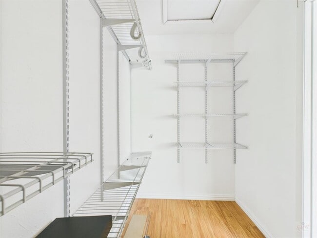 Building Photo - 9520 Quail Village Ln