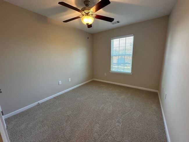 Building Photo - 2075 Reserve Ln