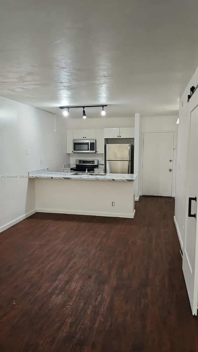 Building Photo - 2401 Riverside Dr