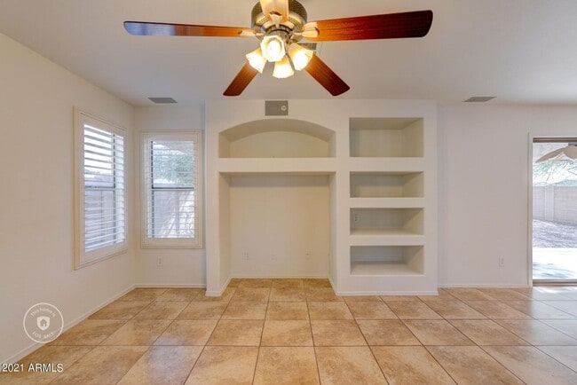 Building Photo - Gorgeous 4 Bed 3 Bath 3 Car home in Peoria with community Pool