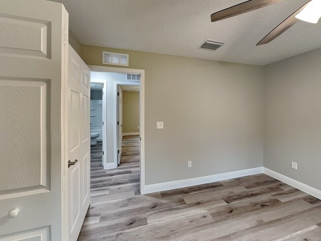 Building Photo - 238 W Ruska Pl