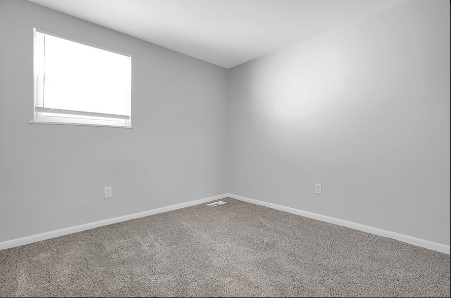 Building Photo - 1636 E 25th Ave