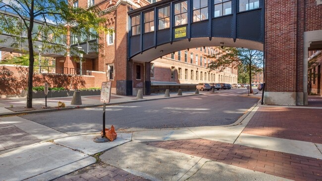 Building Photo - 200 River Pl Dr