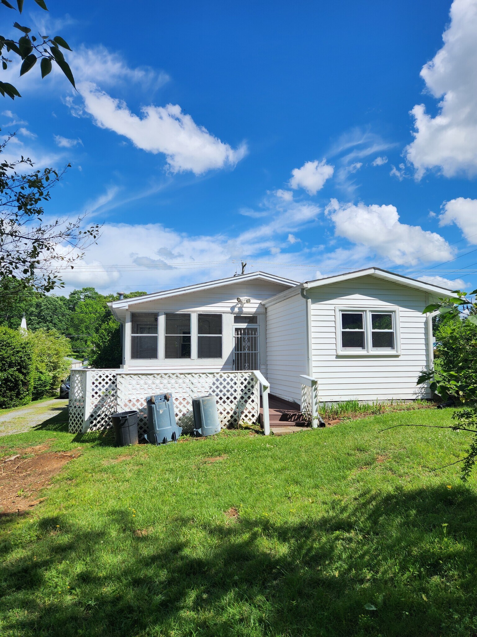 Building Photo - 2511 Watauga Rd