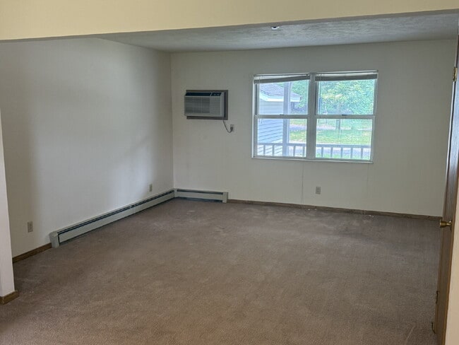 Building Photo - 2 Bedroom Apartment in Hastings – Gas and Water Included – $1,150/mo
