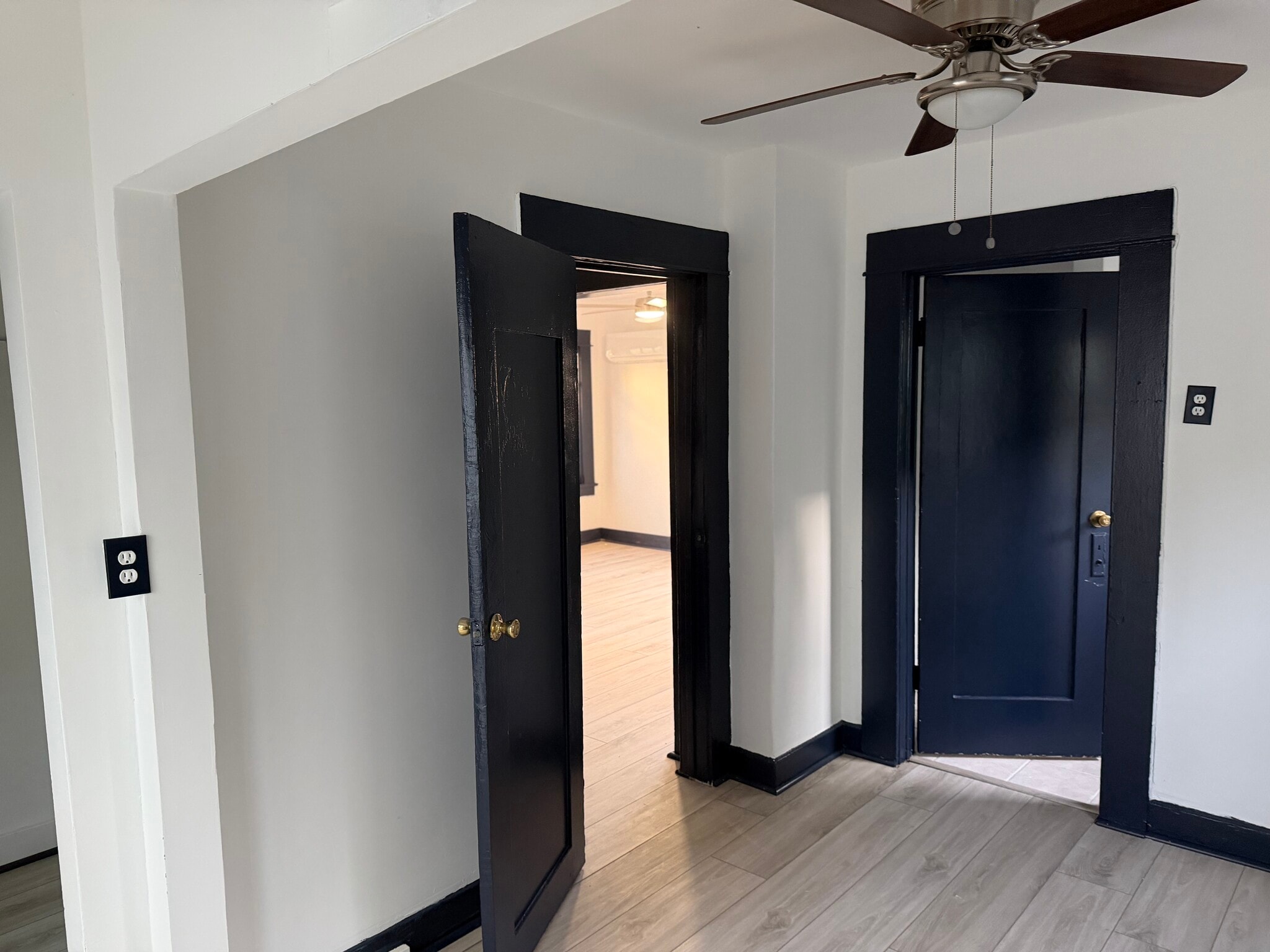 Building Photo - 2113 1/2 Aaron St