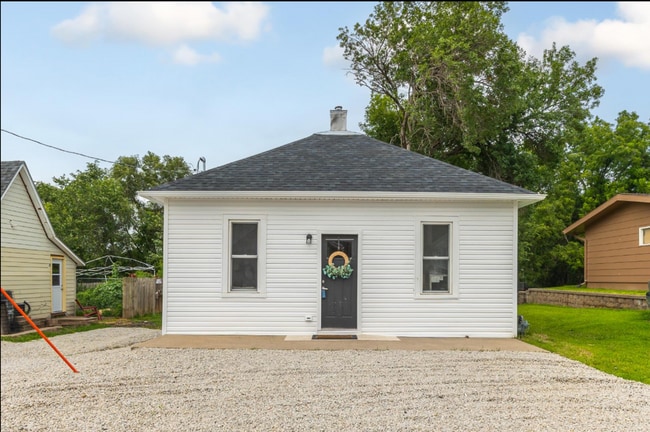 Building Photo - 2 Bed 1 Bath