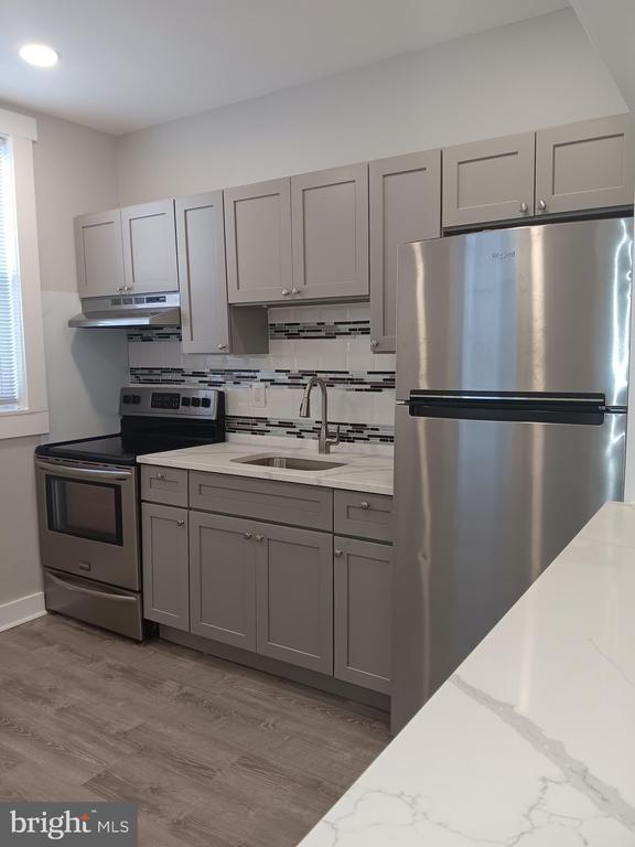 Building Photo - 1939 N Myrtlewood St