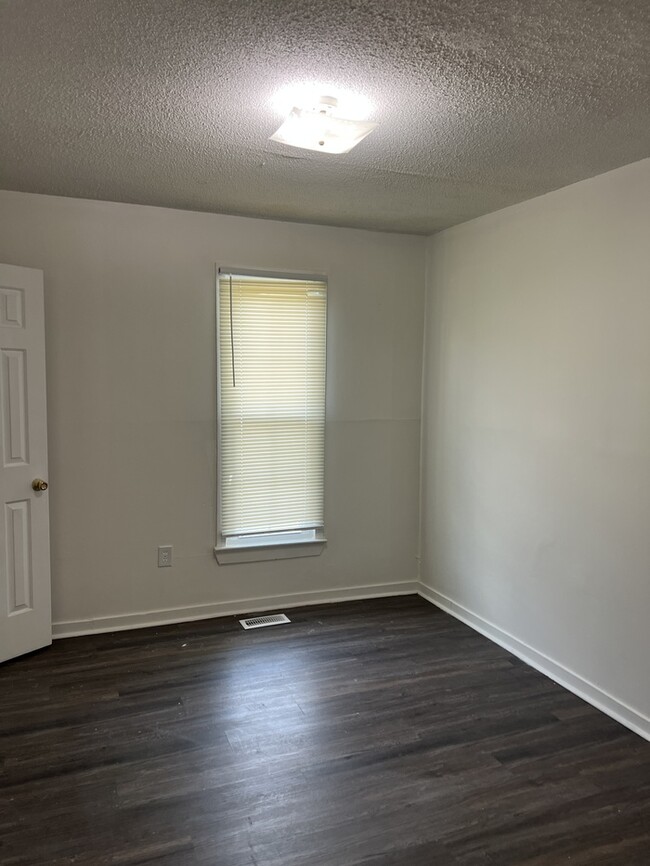 Building Photo - 412 Timmy Ln