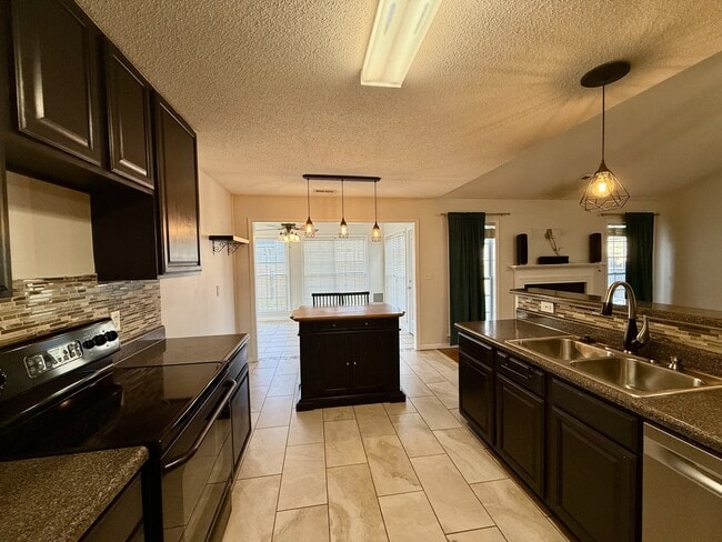 Building Photo - 254 Meadow Pathway Dr