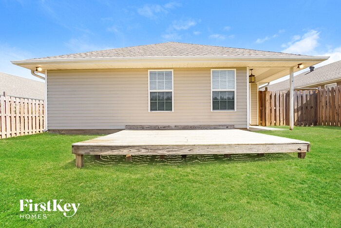 Building Photo - 2043 Village Ridge Cir