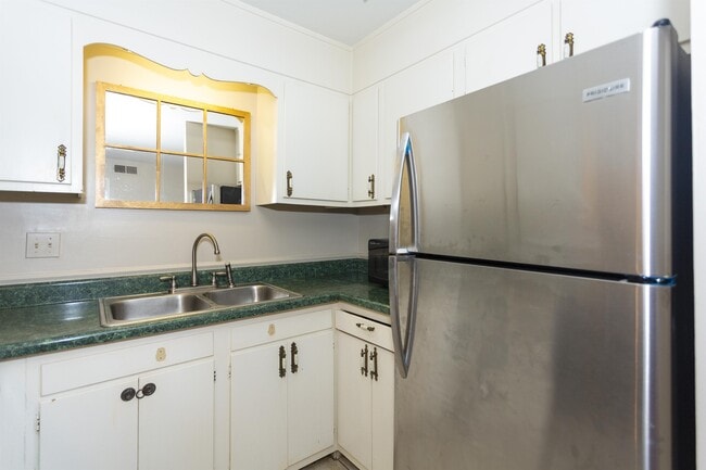 Building Photo - 2014 Montreat Pkwy