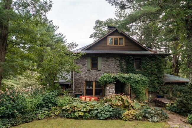 Building Photo - 759 Hartwood Rd