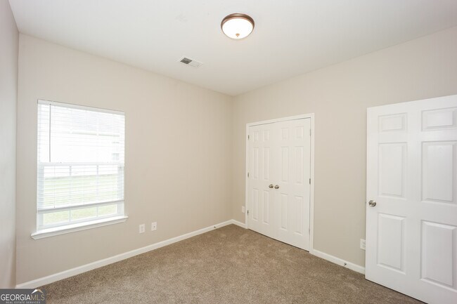 Building Photo - 5517 Jerome Rd