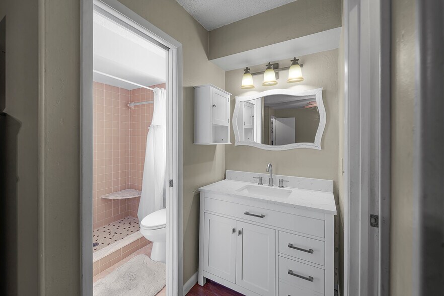 Building Photo - 784 E Fairbairn Dr