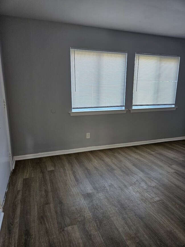 Building Photo - 8 Pollux Cir E