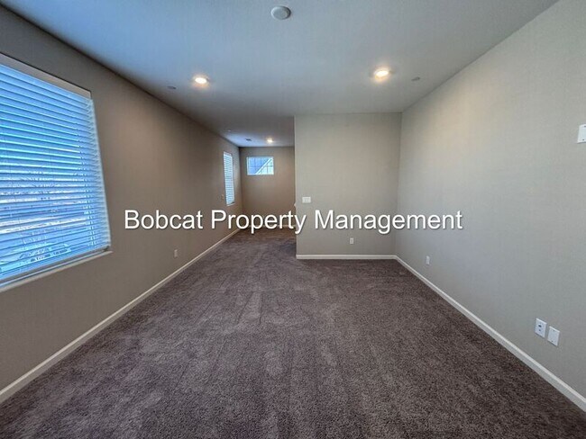 Building Photo - 860 Furlong Dr