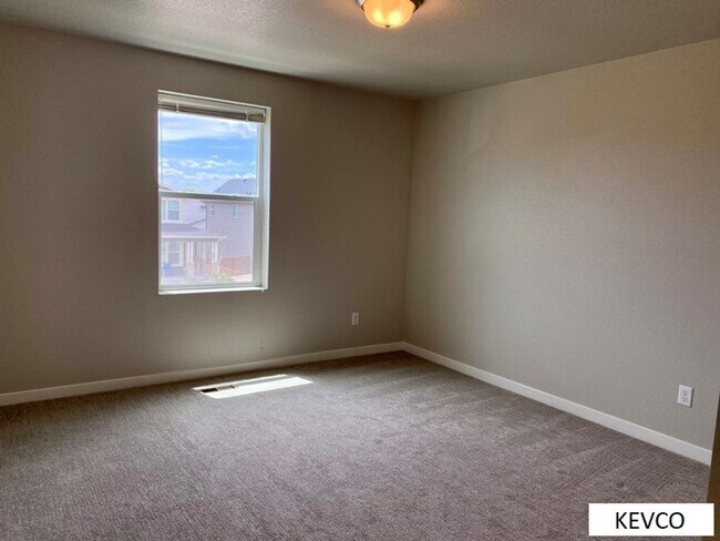 Building Photo - Spectacular New Construction!