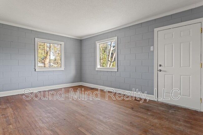 Building Photo - 914 Ranch Farm Rd