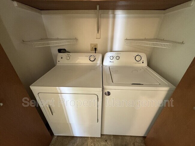 Building Photo - 1504 Flagstone Dr