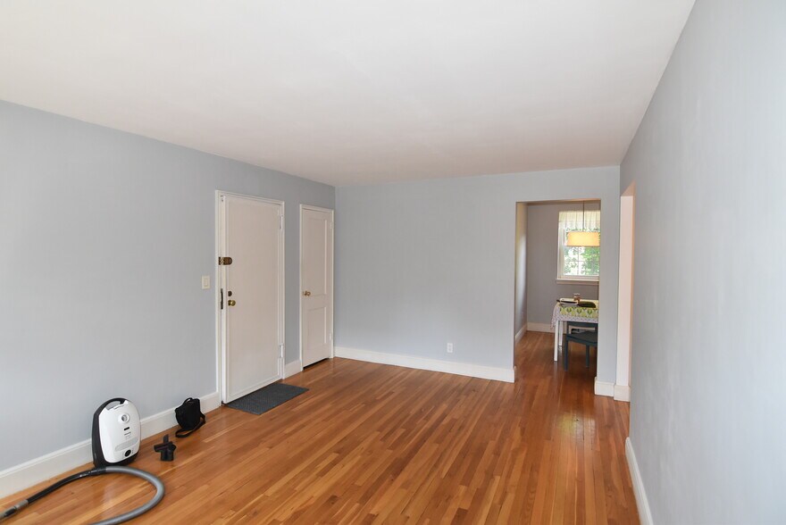 Building Photo - 23 Englewood Ave