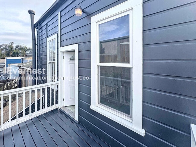 Building Photo - 905 Pine St