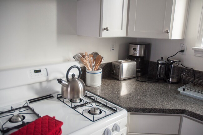 Kitchen - 1024 S Orange Dr
