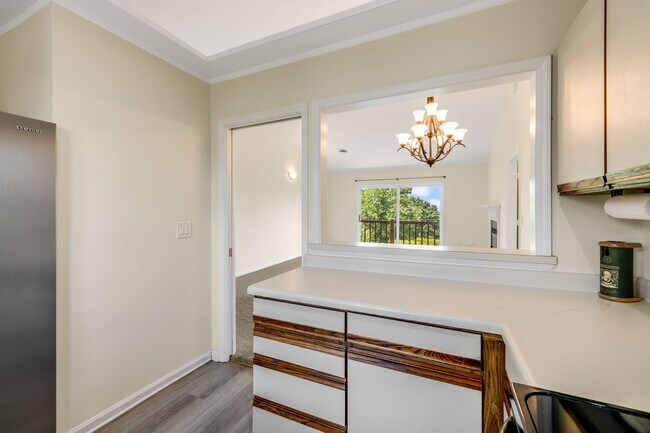 Building Photo - 2-Bedroom, 2-Bathroom Condo with Stunning Downtown Views