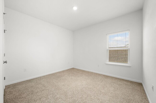 Building Photo - 231 Stagerbush St