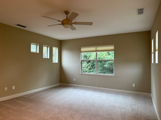 Building Photo - Beautiful 3 bedroom plus loft and office in highly sought Serrano community!