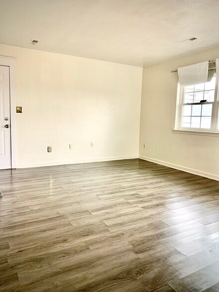 Building Photo - 6037 Old College Dr